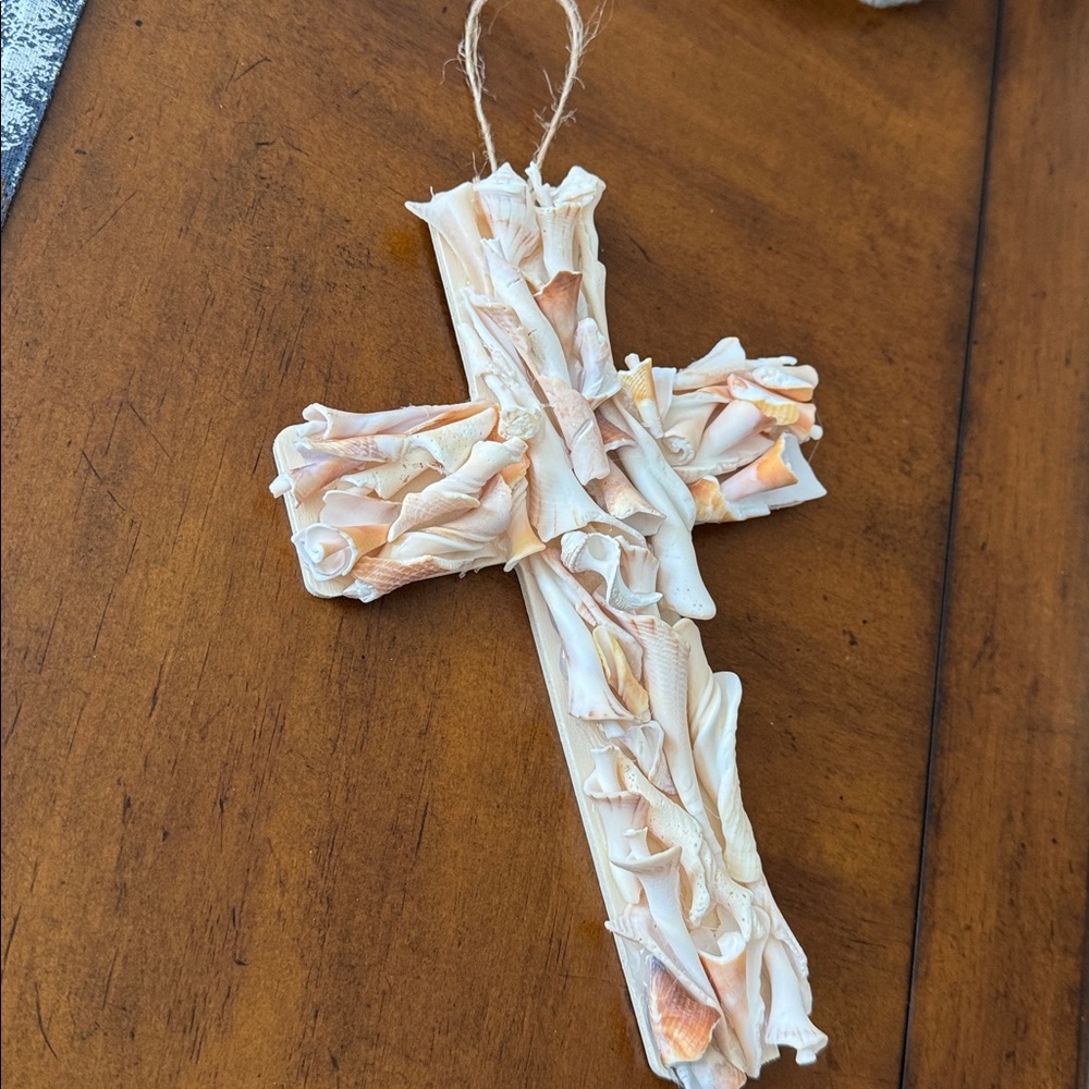 Seashell Cross - Picture 2 of 2